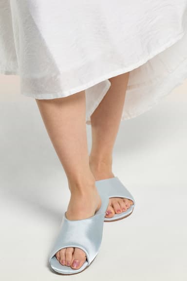 شبشب ساتان ناعم بتصميم سادة